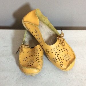 EU 41 Fantini Golden Yellow Leather Moccasin Flats